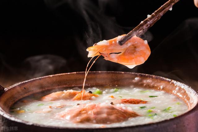 熬粥时，大米不要直接下锅，放进冰箱冻一冻，熬出的粥口感超惊艳