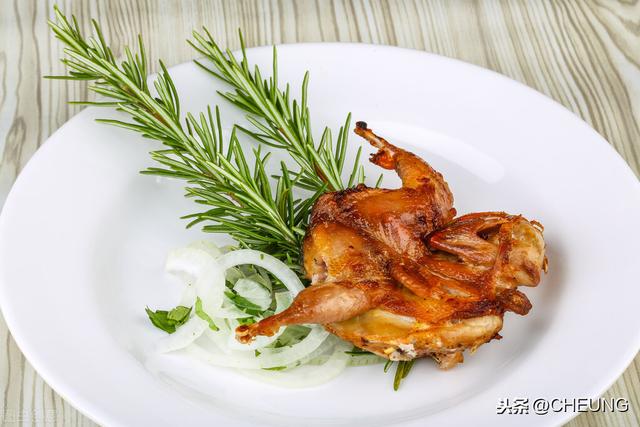 蜜汁脆皮烤鹌鹑，酥脆美味香甜可口，低脂美味的家常菜，做法简单