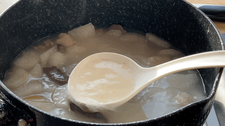 冬至到了，有条件别忘给家人炖这锅热汤，驱寒暖胃寓意好