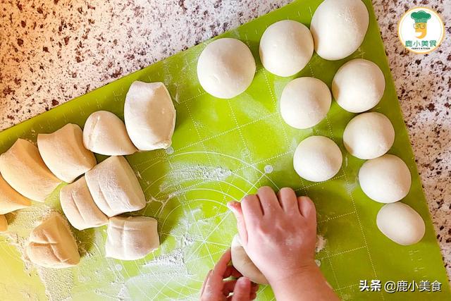 想馒头蓬松暄软，和面时多加“2料”，蒸出的馒头白胖好看又好吃