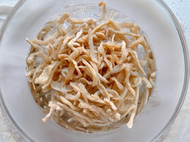 用传统的方法制作萝卜干，简单3步，脆爽好吃又下饭，保存时间久