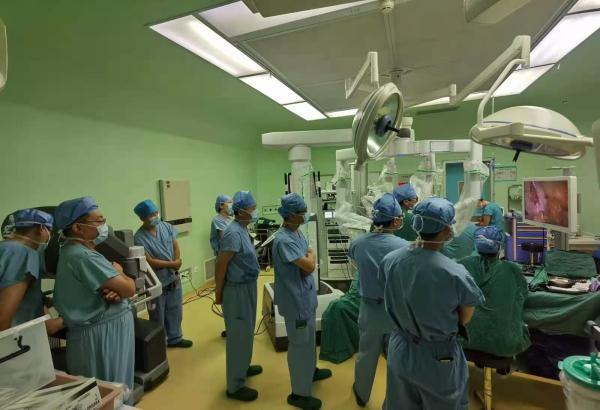 手术|吉林省首个！吉林大学中日联谊医院达芬奇机器人数字化手术室正式投入使用