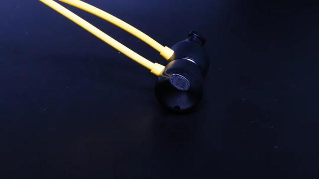 四百块钱做主动降噪，realme 真我黄开箱