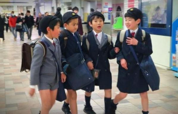 傻丫头的小幸福|日本儿童自己上下学？了解下日本对人贩子的处罚！人贩子：不敢动