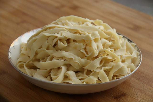 吃麻辣烫时，内行人专挑5种不压秤的菜，老板看到气得直跺脚