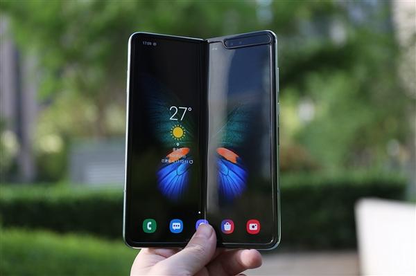 环球网：三星Galaxy Fold 2曝光：7.7英寸挖孔屏 屏占更极致