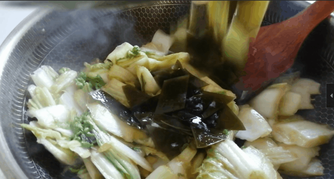 北方人的家常菜：海带白菜烧冻豆腐
