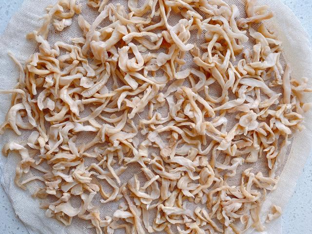 用传统的方法制作萝卜干，简单3步，脆爽好吃又下饭，保存时间久