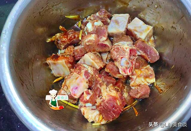 明日进入腊月，这肉记得要多吃，鲜香又营养，炖一锅上桌太鲜美了