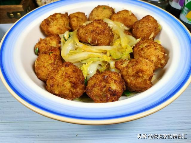 炸萝卜丸子，不加水不加面粉，教您1个简单方法，鲜香酥脆吃不腻