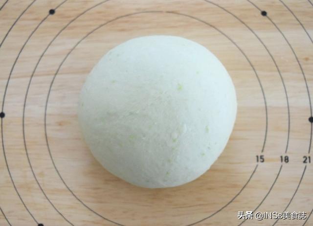 「超级宝妈」超级可爱造型的“毛豆宝宝面包”，超级简单，无需机器手揉也可以