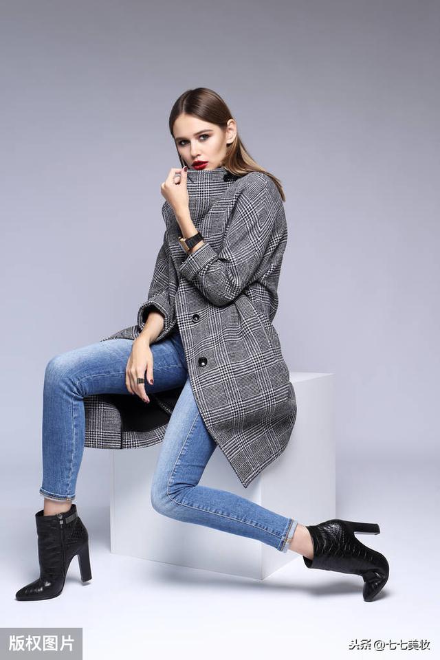 时尚探究社天爱真是拼显腿长三伏天穿冬天靴子！赶快get明星同款短靴搭配