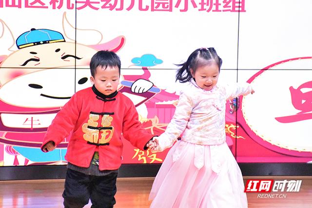 郴州市苏仙机关幼儿园：师生共聚迎新年 萌娃走秀庆元旦