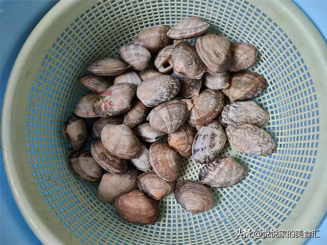 元月这菜比萝卜受欢迎，放把蛤蜊一起焖，鲜美滋补，寓意大吉大利