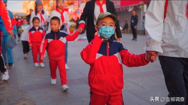 幼儿园|东丰县爱心幼儿园开展“童心向党·重走长征路”亲子徒步活动