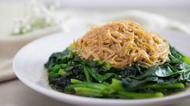 教你营养好吃的油菜扒金针菇，简单易做又美味解馋，让人食欲满满