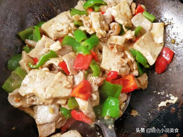 来北方十年，也喜欢上了他们的家常豆腐做法，不煎不炸，美味健康