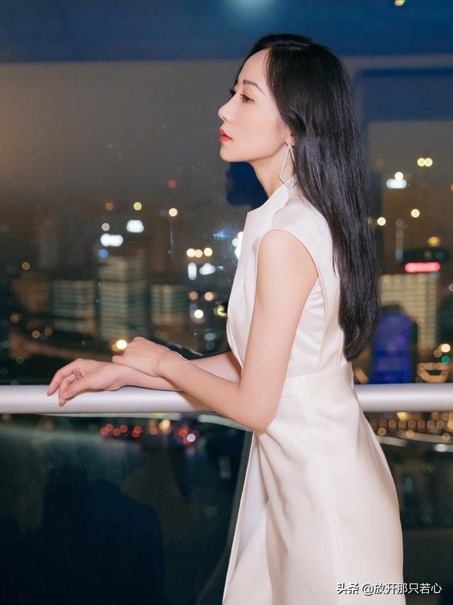 思小沫|37岁韩雪浦江夜景照气质高雅，干练且脱俗，依旧是我们心中的女神
