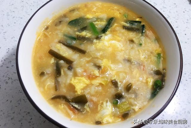 天冷早餐不能将就，5种食材做锅疙瘩汤，热乎乎的，全家吃美