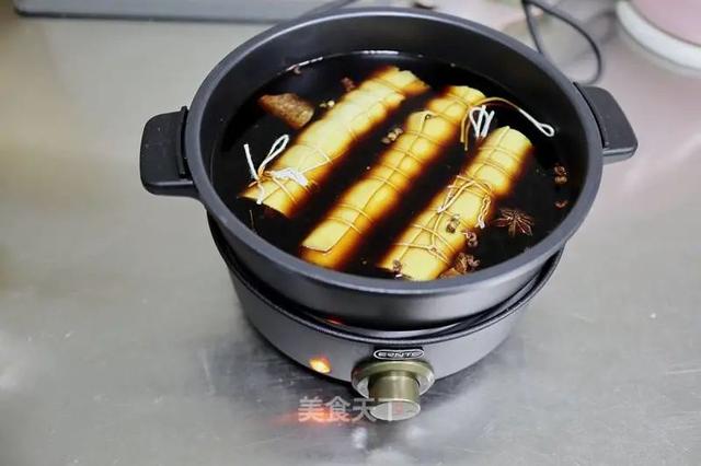 卤五香豆皮肉卷：肉香浓郁，解馋又下饭