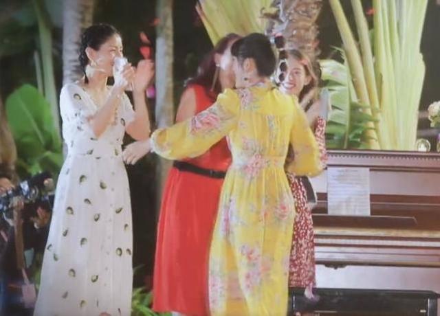 带翅膀的蜗牛|妻子团给谢娜准备生日惊喜，谁注意她第一个抱的是谁？关系很亲近