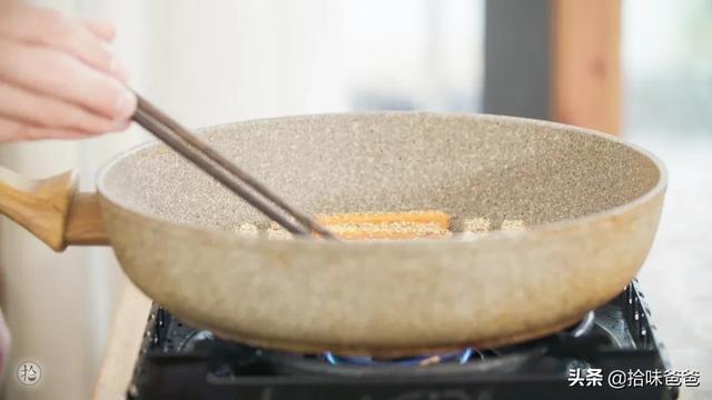 超级宝妈：箱一烤，就能品尝到可口的美食啦