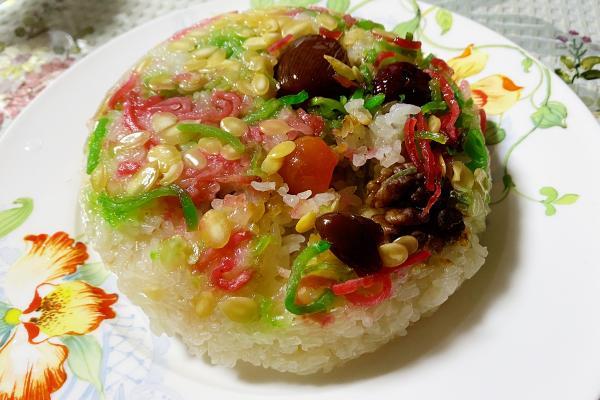 八宝饭|有的靠“秒杀”，有的日销2万只……上海最热门的八宝饭为什么好吃？