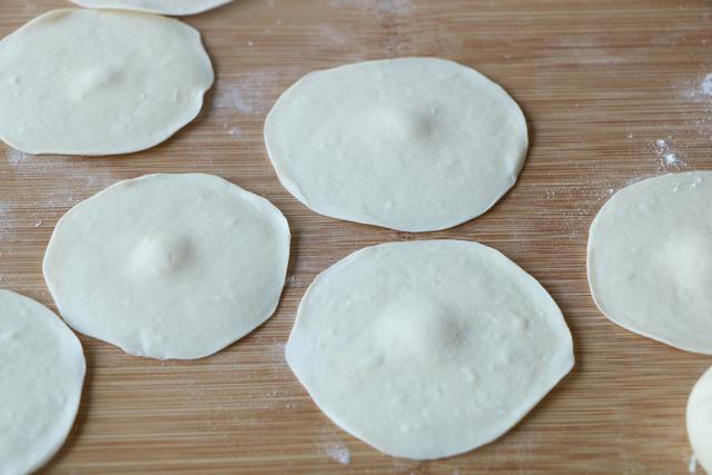 早餐小笼包，一口一个，学会在家做，比外面卖的健康好吃