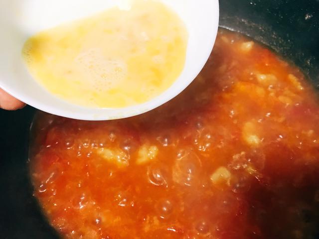 简单的疙瘩汤的做法，10分钟就能出锅，一碗下肚浑身都暖和