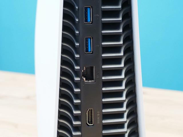 PlayStation 5主机外观快速看，简约设计的散热概念
