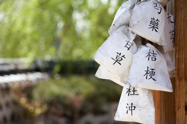 【你的育儿经】哺乳期宝妈想“放飞自我”，才发现不能碰这些东西，否则奶水不好