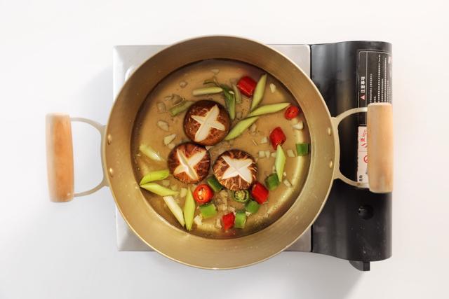 豆腐的100种做法之一，烹饪简单营养丰富，热乎乎吃一大碗，香