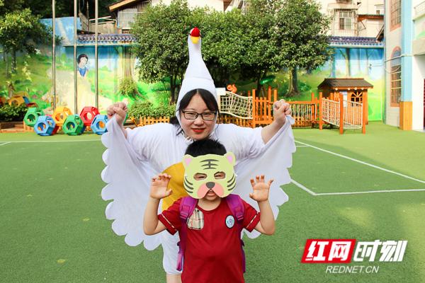红网|六一来白沙幼儿园和“野生动物”做朋友