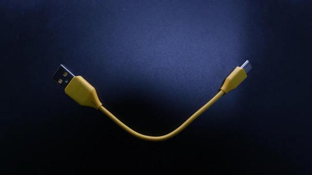 四百块钱做主动降噪，realme 真我黄开箱