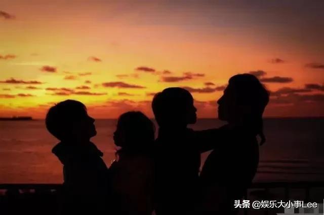 思小沫|邓超父亲节获一双儿女夹吻超幸福,孙俪的礼物是“陪运动一小时”