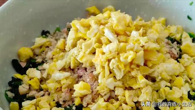 菠菜别总炒着吃，教你一个新吃法，简单几步，上桌吃2盘，过瘾