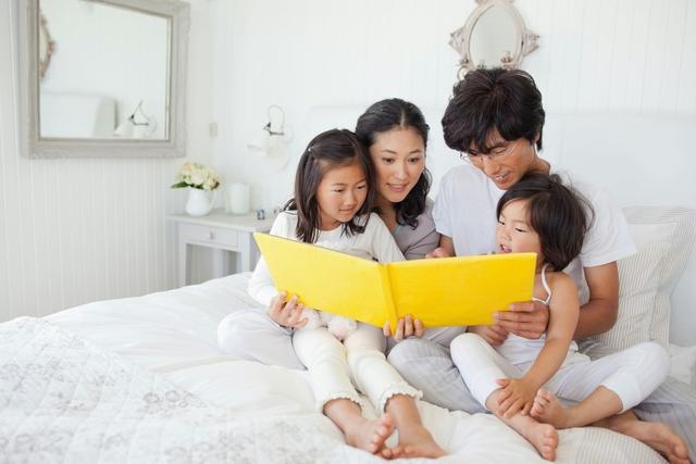 「超级宝妈」睡前讲故事这件小事，家长用对的方法坚持，孩子将受益一生
