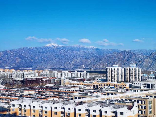 北京日报客户端■“海陀戴雪”美景再现,来看看延庆这场雪有多大