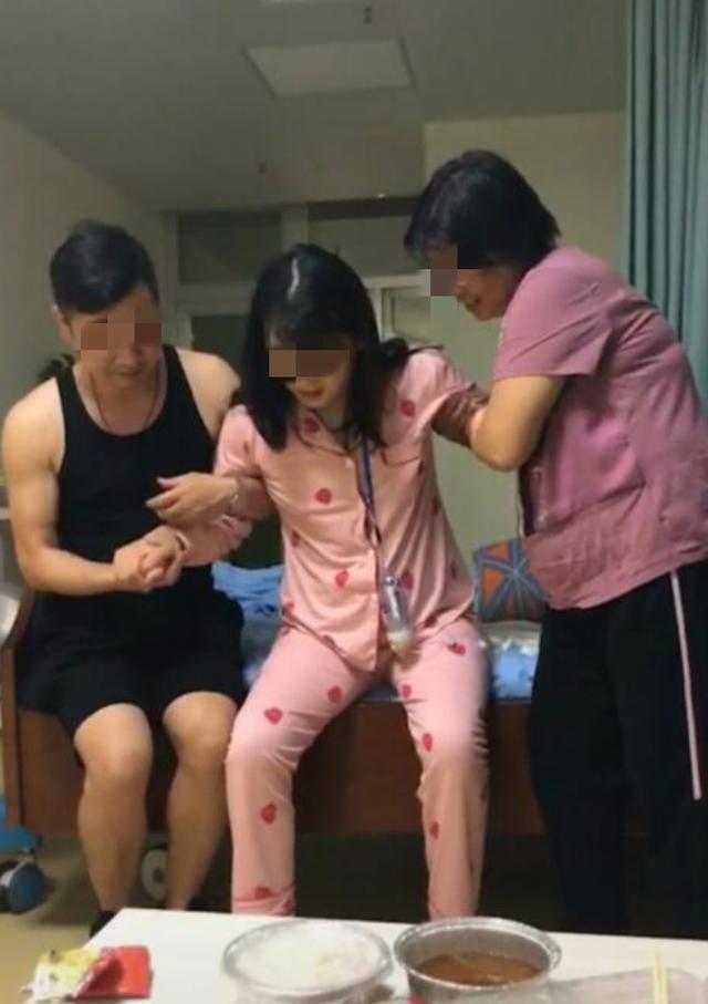 [你的育儿经]最“牛”产妇走红，顺产后自己直接走回病房，让人忍不住鼓掌点赞