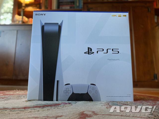 PS5主机外包装展示及DualSense手柄的开箱