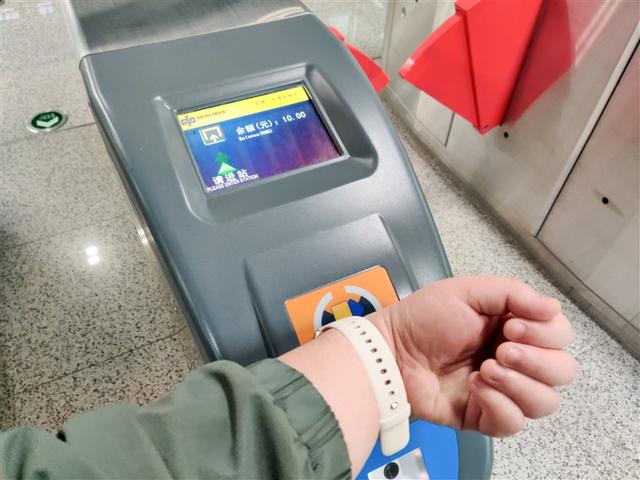 环球网■双系统+闪充续航耐造！OPPO Watch评测：最美安卓表面面俱到