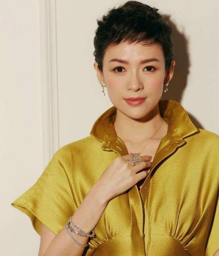 肆无忌惮的美|40岁章子怡剪短发太惊艳了！穿姜黄色连衣裙，又美出了新高度