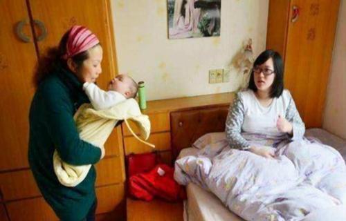 #超级宝妈#产妇半夜生娃，产房外只有大女儿一人等候，孩子的话让人落泪