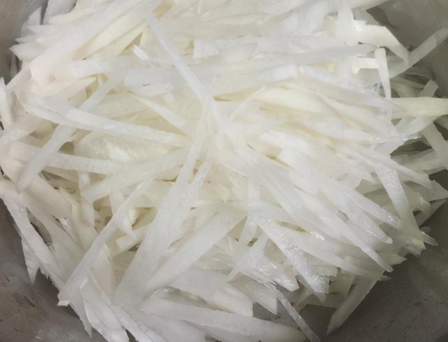 这才是萝卜丝炒粉条的正确做法，顺滑不粘锅，比白菜粉条还好吃