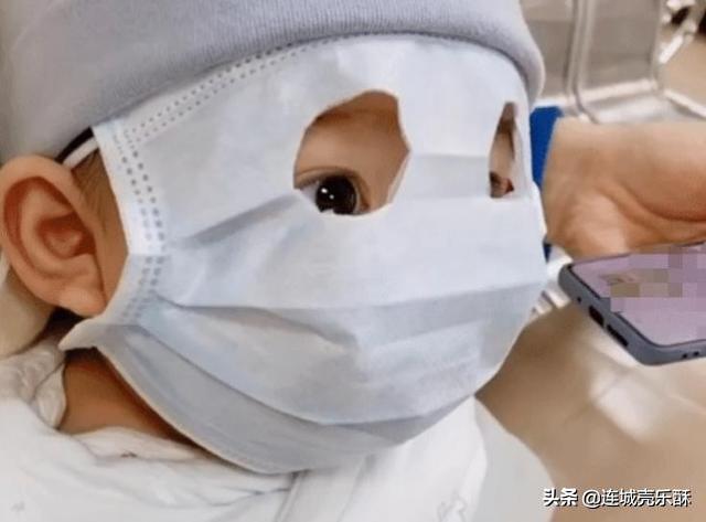 [超级宝妈]“婴儿”打预防针走红，网友笑翻：施主，老衲能否打个劫？