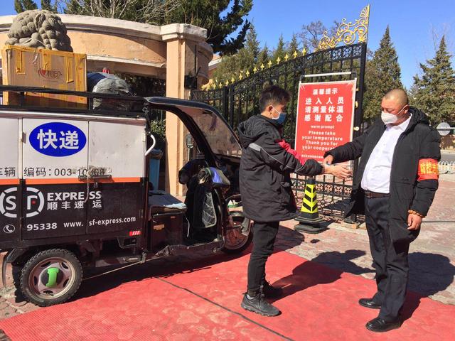 【北京日报客户端】北京一些小区允许快递小哥进了，不过要满足这些条件