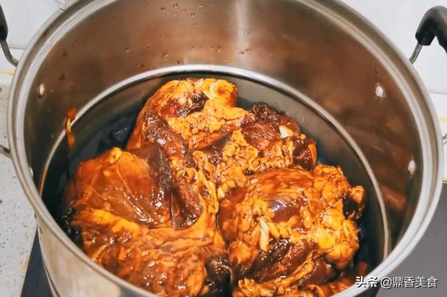 酱牛肉时，切记"1腌2泡"，做对了，牛肉不柴不腥，酱香又入味