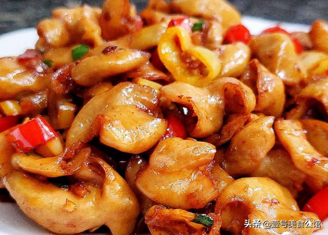 在家教你做好吃的爆炒肥肠，软嫩美味，鲜香营养，解馋的居家美食