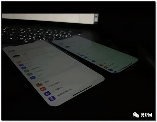 今年新手机还能买吗？苹果12屏幕发绿，某大厂也发绿