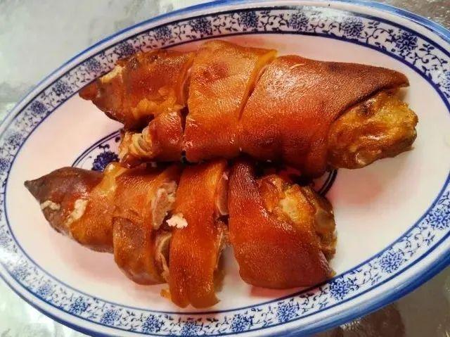 想不想来一只热气腾腾的烤猪蹄？来七宝老街！还有……